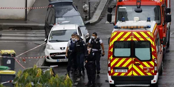 Atac în Paris lângă fostul sediu al revistei Charlie Hebdo. 3 persoane sunt in stare gravă. FOTO EPA-EFE