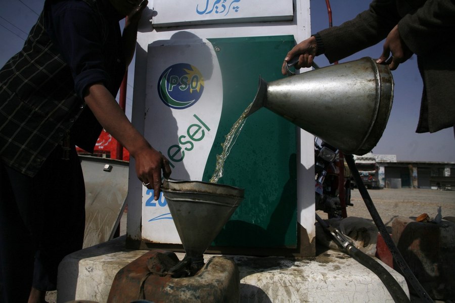 Războiul din Israel a scumpit petrolul. Dacă se extinde în Iran se pune în pericol aprovizionarea globală