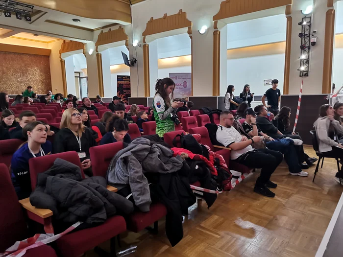 Meciurile roboților sunt trăite cu încordare FOTo: Alina Mitran