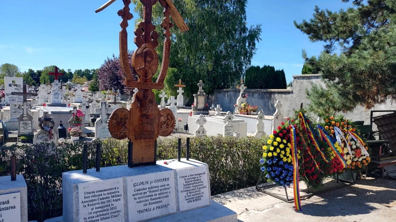 Monumentul a fost ridicat acum aproape două luni FOTO argespress.ro