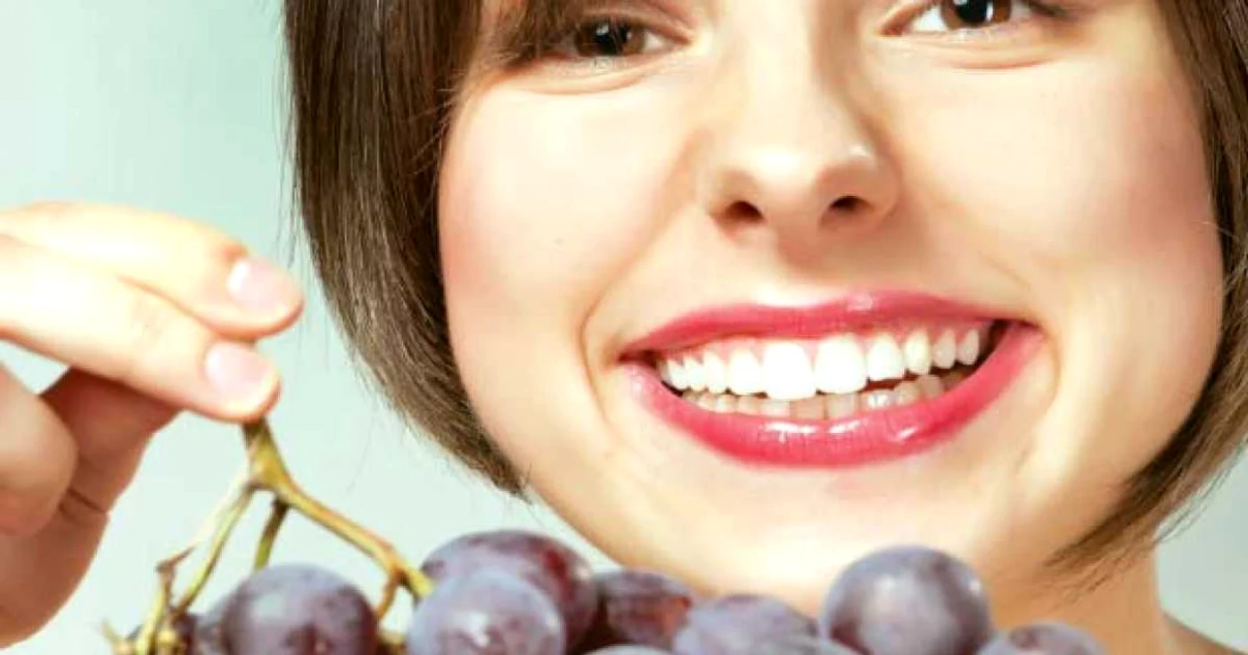 Strugurii roşii sunt mai bogaţi în antioxidanţi decât cei albi  