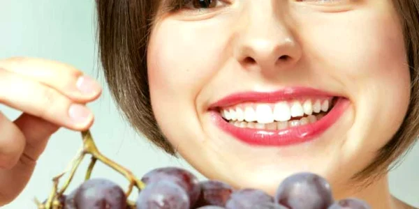Strugurii roşii sunt mai bogaţi în antioxidanţi decât cei albi  