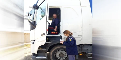 Conducea un camion de mare tonaj fără a avea permis FOTO Poliţia de Frontieră