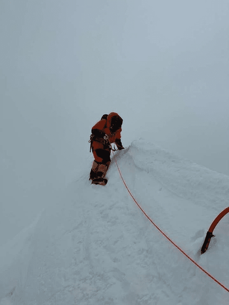 Premieră pentru România. O alpinistă a urcat pe unul dintre mai înalți și periculoși munți din Himalaya
