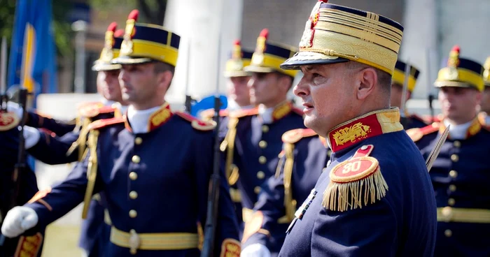În fiecare an, militarii depun coroane la Monumentul Eroilor Aviaţiei FOTO: Mediafax
