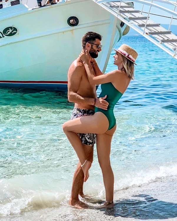 S-au bronzat pe plaja Skopelos