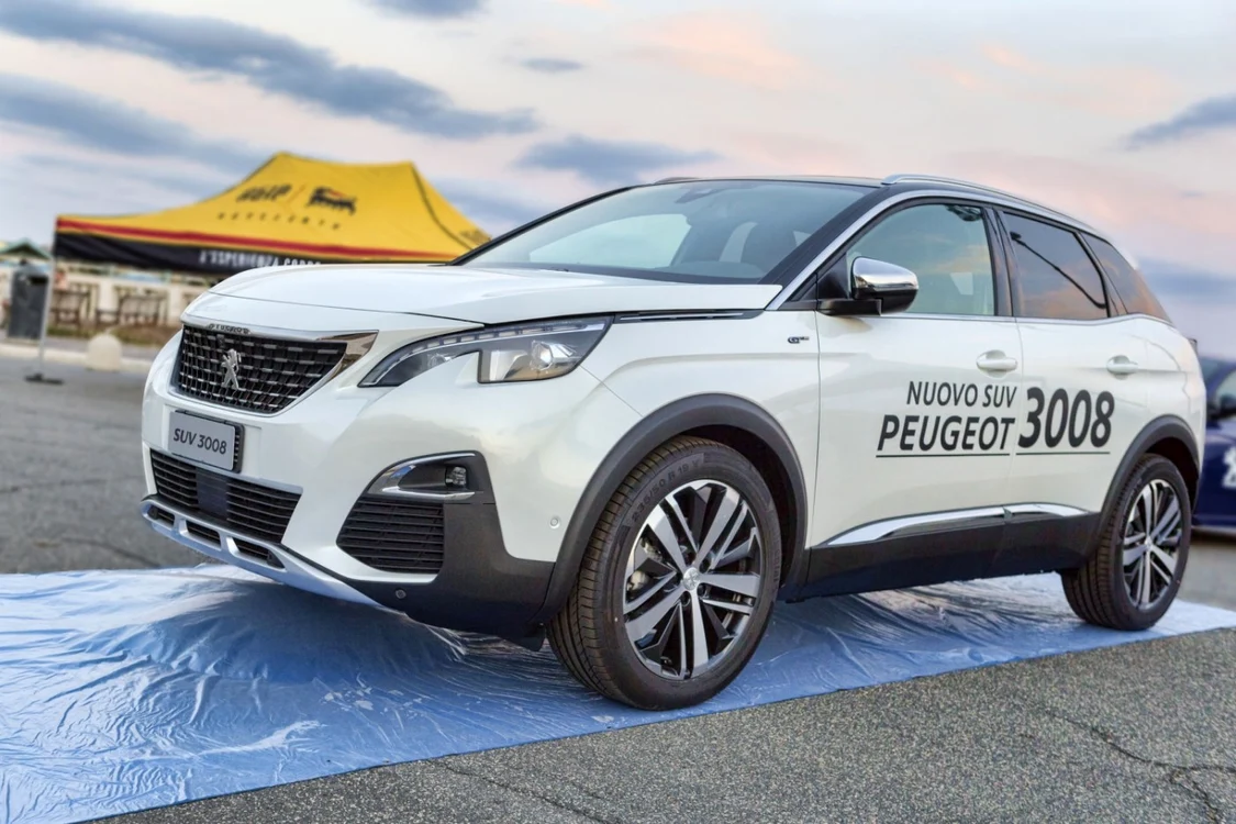 Peugeot 3008 FOTO 123 RF 
