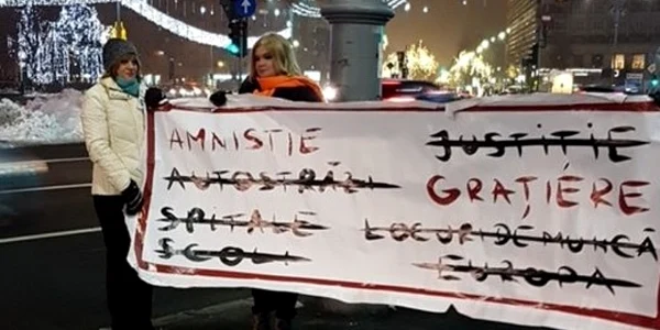cristina topescu si oana gheorghiu la protest foto facebook cristina topescu