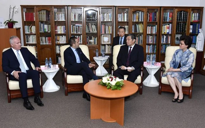 Vicepreşedintele ICR Béla Dan Krizbai, Mirel Taloş, presedintele intermiar al ICR , vice ministrul Sun Zhi Jun si E. S. Doamna Ambasador al Chinei, Jiang Yu