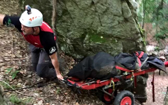 Cadavrul a fost recuperat de către salvamontişti