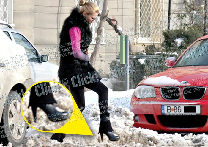 Tocurile ascuţite şi înalte ale ghetelor i-au cam dat bătăi de cap vedetei