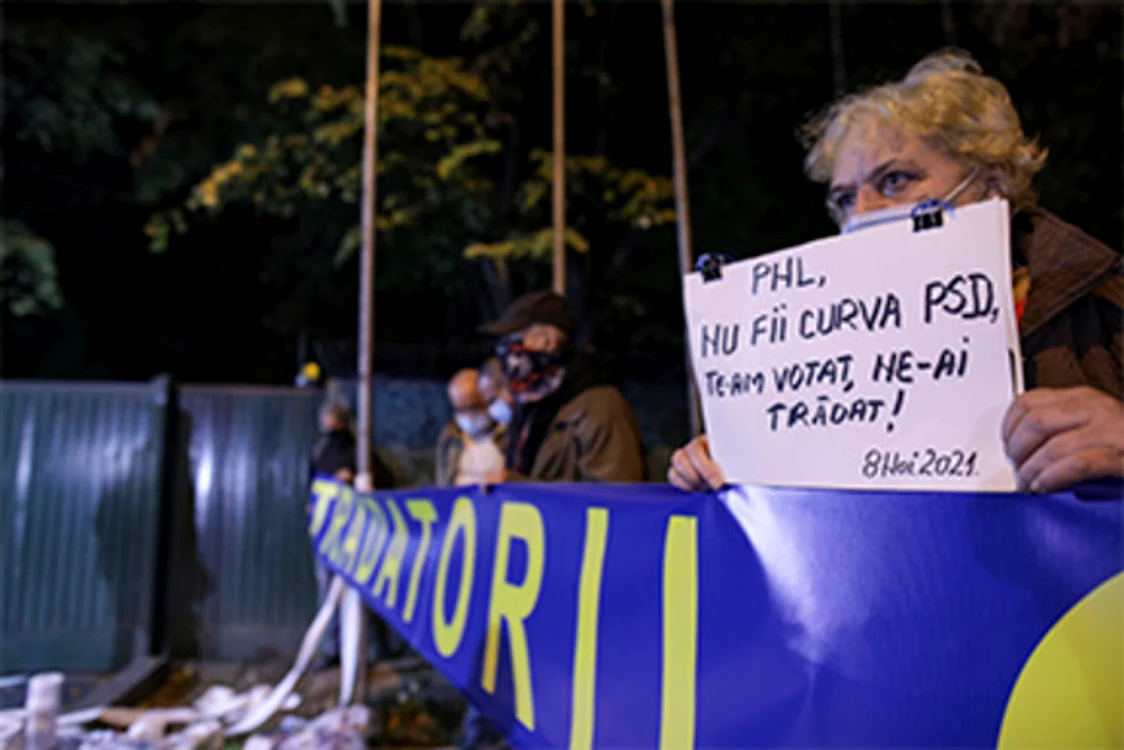 
    Protestatară atât de revoltată, încât a făcut  o greşeală gramaticalăFoto: Inquam Photos  