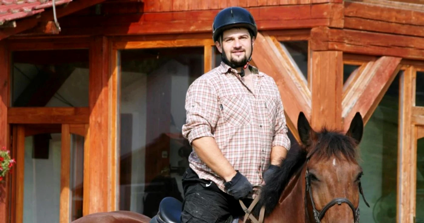 FOTO: Ionuţ Popescu, patronul centrului de echitaţie „Potcoava”, din comuna Runcu, judeţul Dâmboviţa
