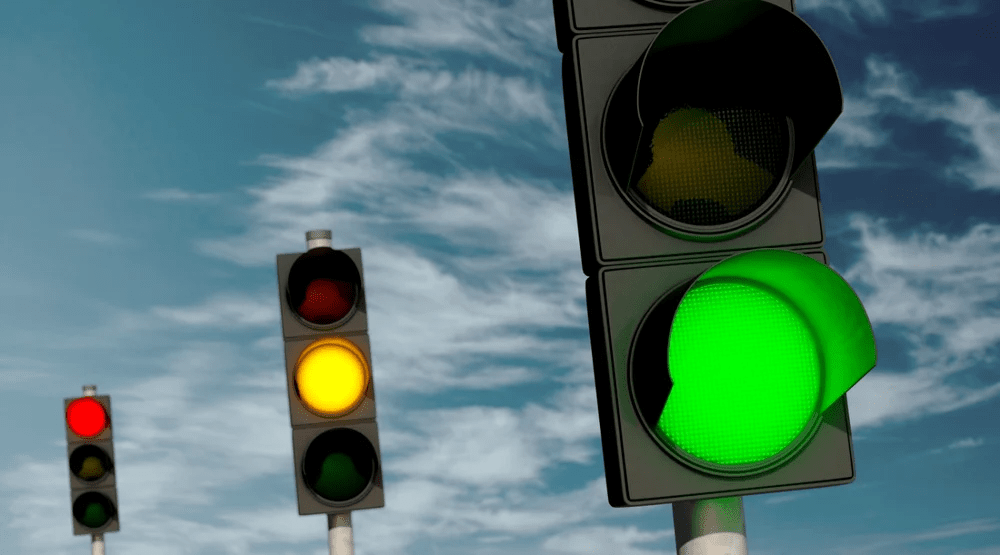 De ce au fost alese culorile roșu, galben și verde pentru semafor. Există o explicație științifică