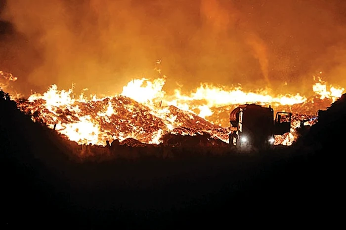 Mii de oameni au fost evacuați din calea flăcărilor care distrug totul