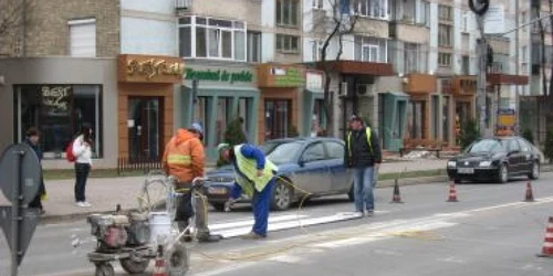 Zebrele din oraş au fost revopsite marţi dimineaţă