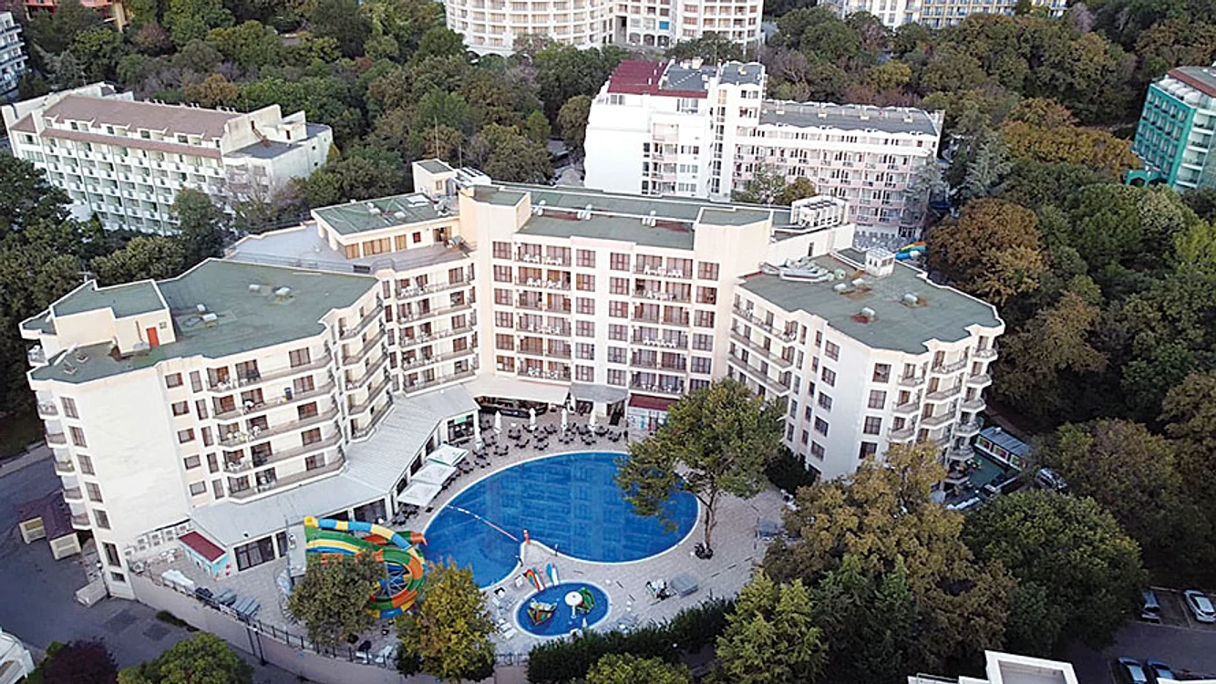 Hotelul are  plajă privată. Foto: Ovidiu Oprea