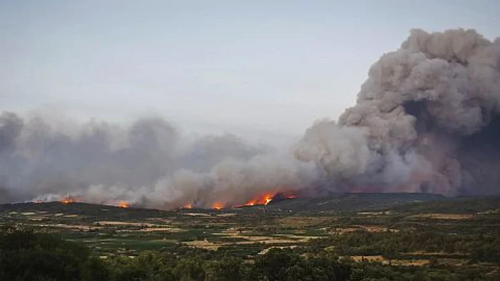 Flăcările au mistuit 16.000 de hectare începând de marți FOTO X