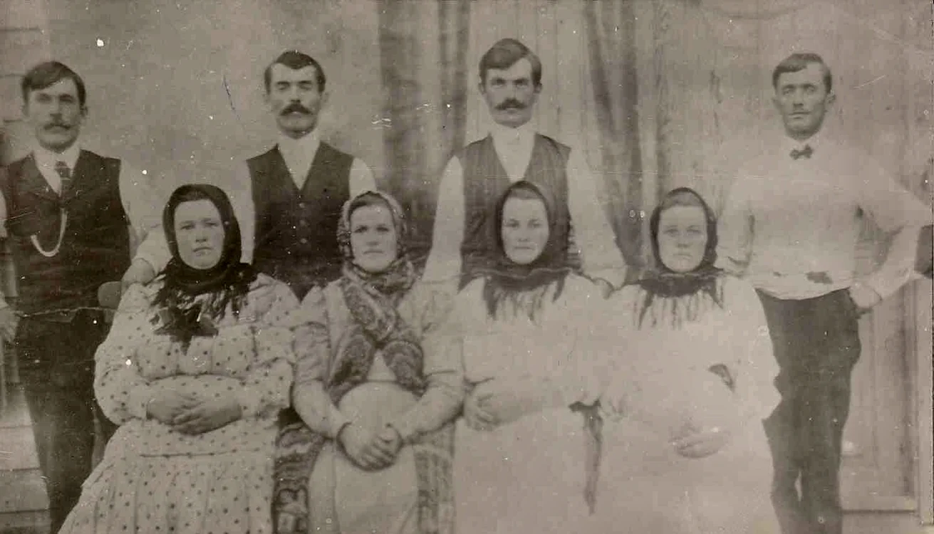 Surorile Nichifor şi soții lor, colonişti români în Marile Prerii