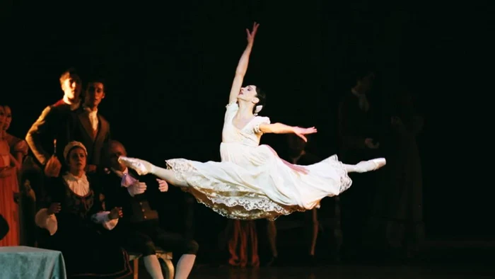 Simona Noja a fost prim-balerina Operei de Stat din Viena şi a dansat pe marile scene ale lumii. FOTO: Arhivă personală