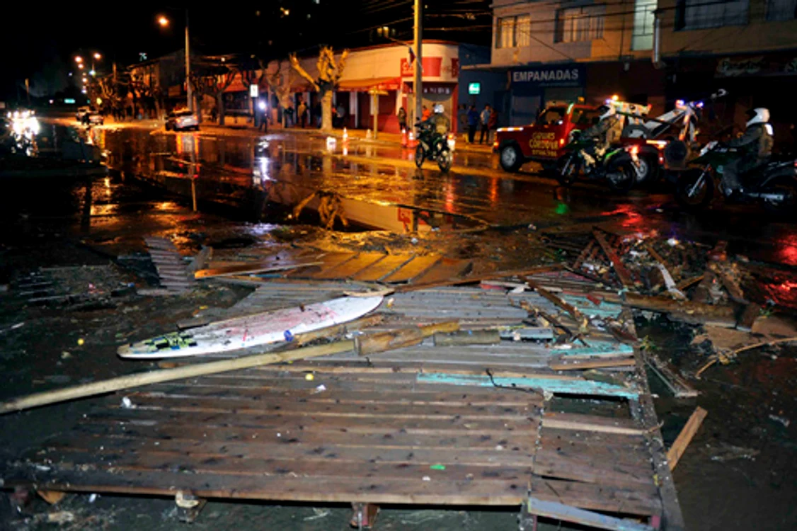 Valurile au inundat deja câteva zone ale orașului Coquimbo (foto: The Jakarta Post)
