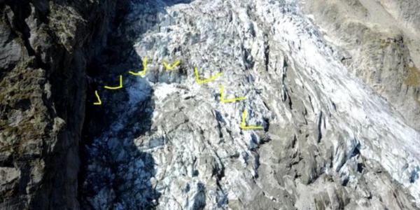 Cadavrul unui alpinist descoperit pe gheţarul Stockji