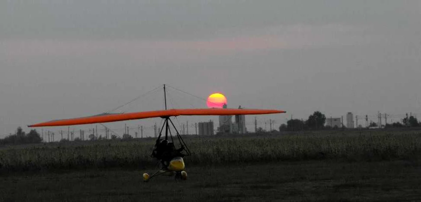 Chiar dacă a fost destul rece afară, piloţii nu s-au speriat şi s-au ridicat de la sol. Foto: Aerial Club