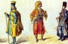 De la stânga la dreapta: Fiu de boier din gardă, arnăut din gardă și panțâr, de la începutul secolului XIX (Desene de G. Asaki. Originalele, la BCU Cluj)