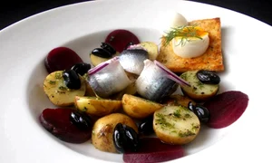 cartofi noi cu hering marinat jpeg