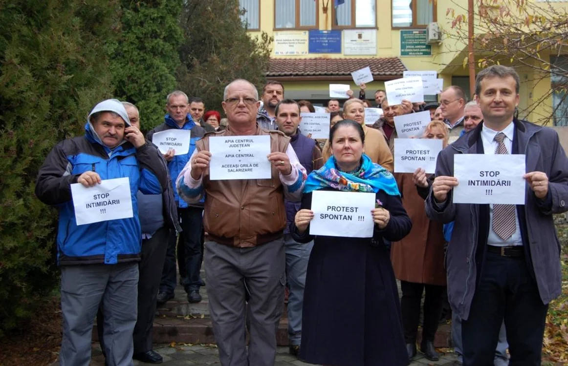 Angajaţii APIA Sălaj au protestat din nou FOTO Andreea Vilcovschi