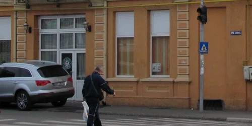Traversarea pe zebră vă scuteşte de neplăceri