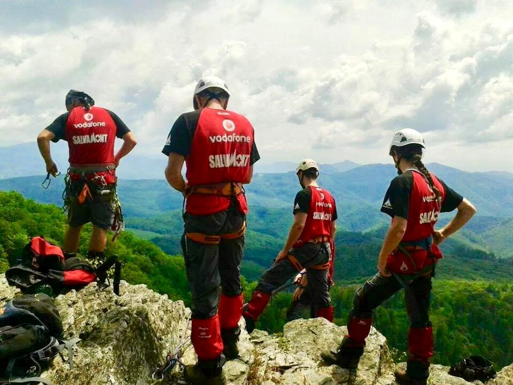 
    Un turist dispărut a fost căutat timp de trei zile de salvamontiștiFoto:  Salvamont Romania - Dispeceratul National Salvamont  