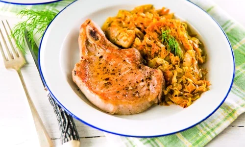 varza calita cu cotlete de porc 580x400 0 jpeg
