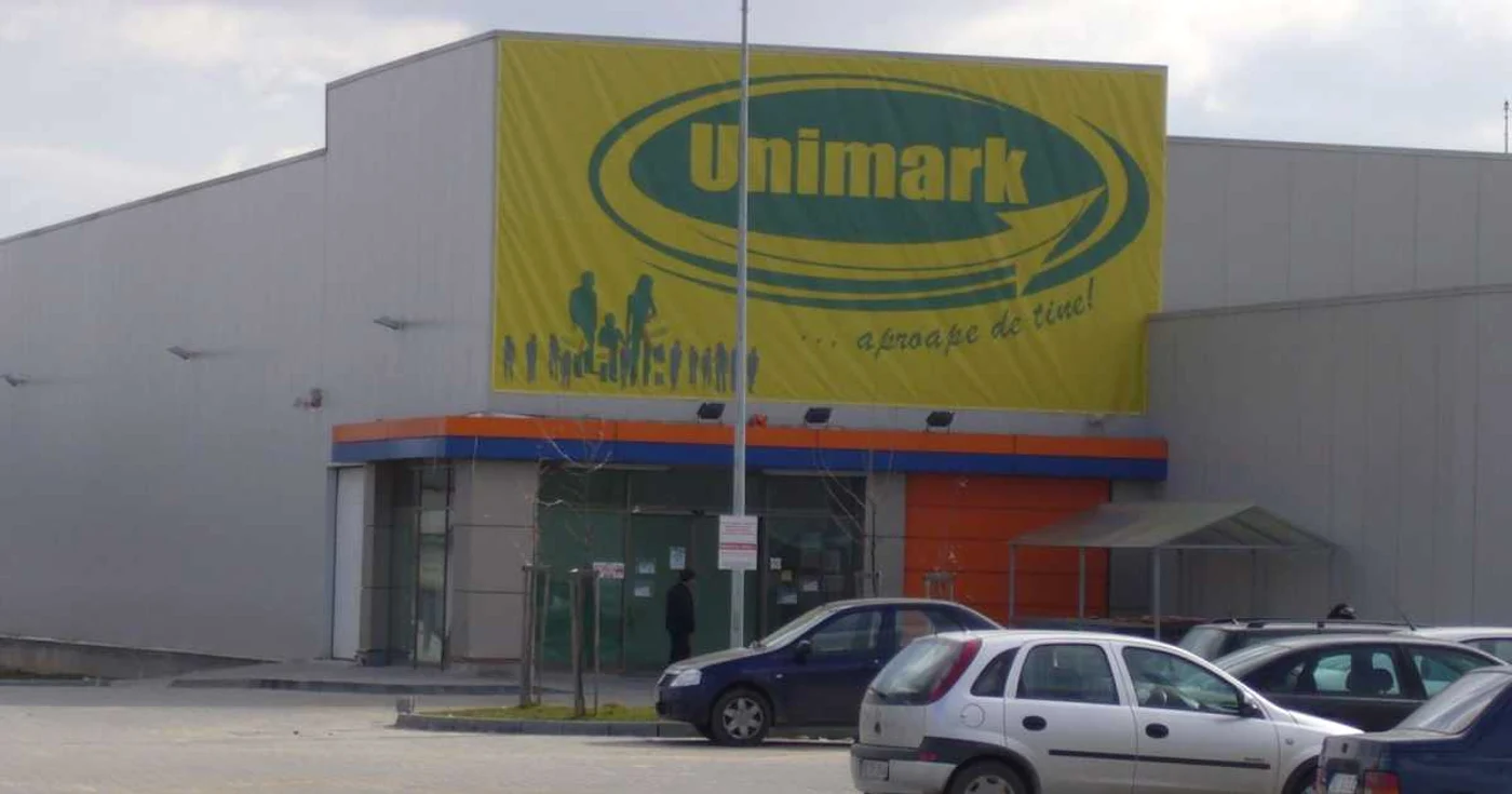 Supermarketul Unimark funcţionează în incinta Alba Mall