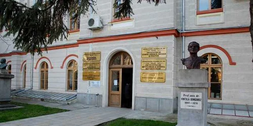 facultatea de drept galati