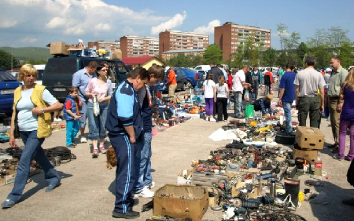 Edilii au decis mutarea pieţii de vechituri în Bartolomeu