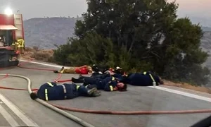 pompieri asfalt grecia incendii jpg
