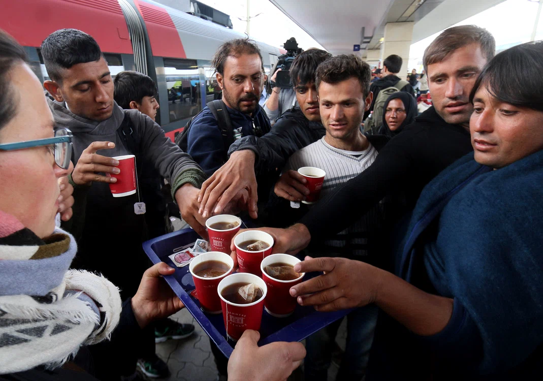 Unde au ajuns refugiații sirieni? Au fost primiți cu ceai în Austria