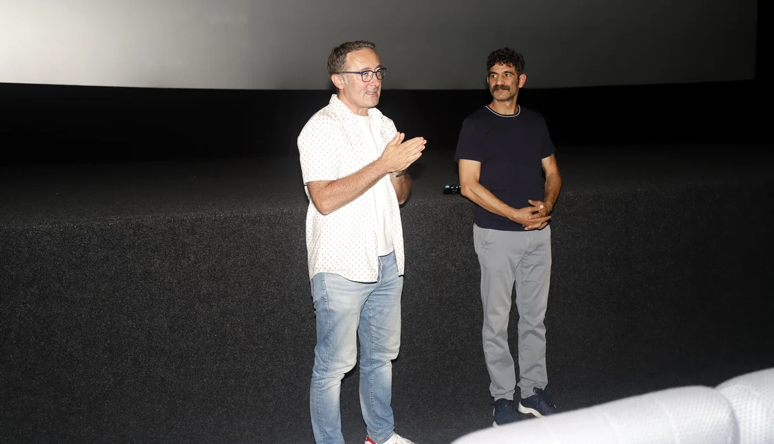 Regizorul Tudor Giurgiu și actorul Toma Cuzin, în cinematograful din Tg. Jiu Foto: C-tin Țăpuș