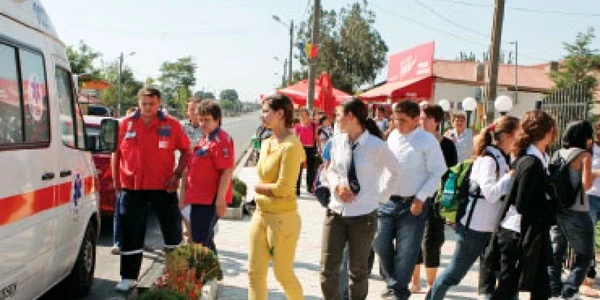 Laptele primit  la şcoală a băgat în spital 20 de elevi