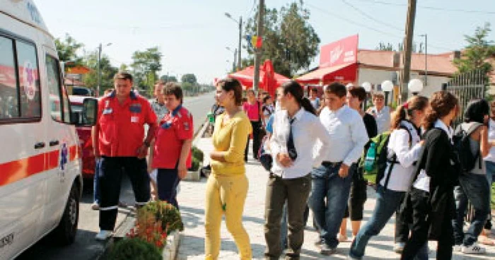 Laptele primit la şcoală a băgat în spital 20 de elevi