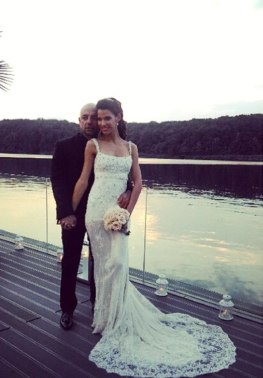Irina Mohora şi Marius Badea au ajuns în faţa altarului după 9 ani de relaţie