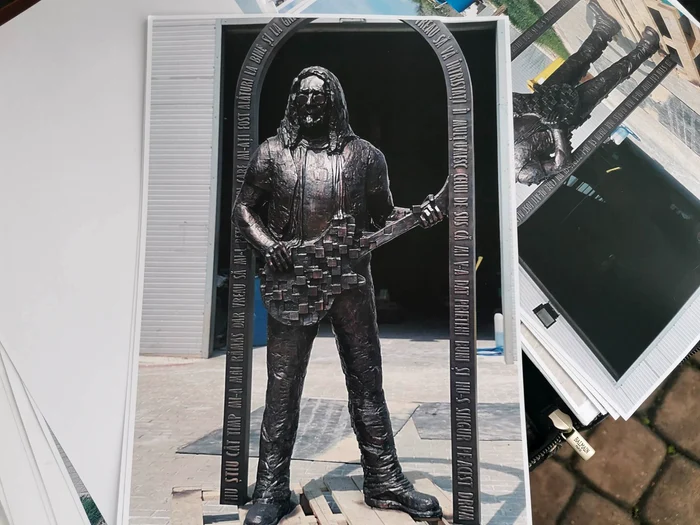 Monumentul lui Adrian Bărar FOTO Ștefan Both