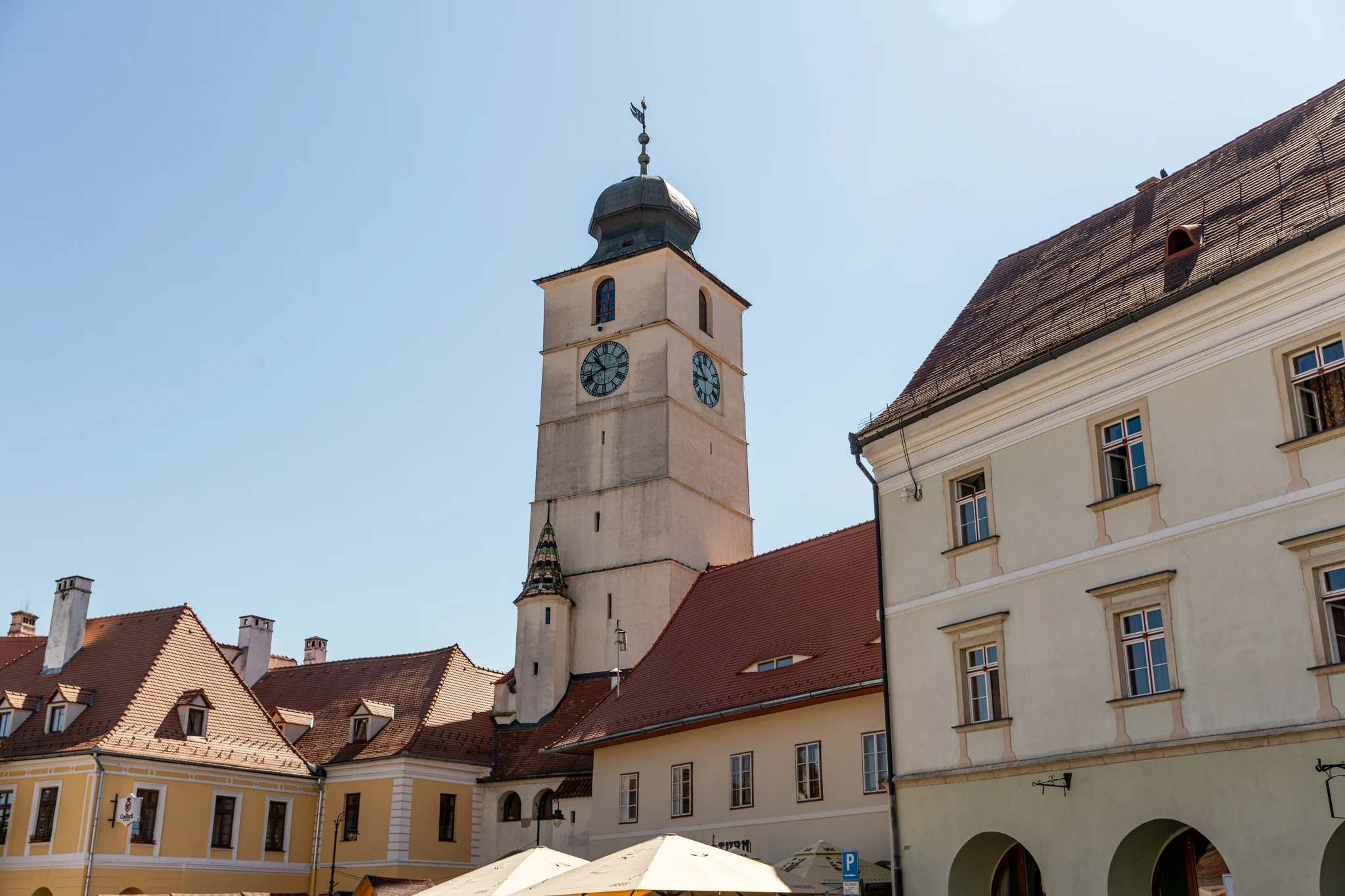 Un document vechi de 200 de ani se află ascuns în acoperișul Turnului Sfatului din Sibiu. Ce conține „Capsula timpului”