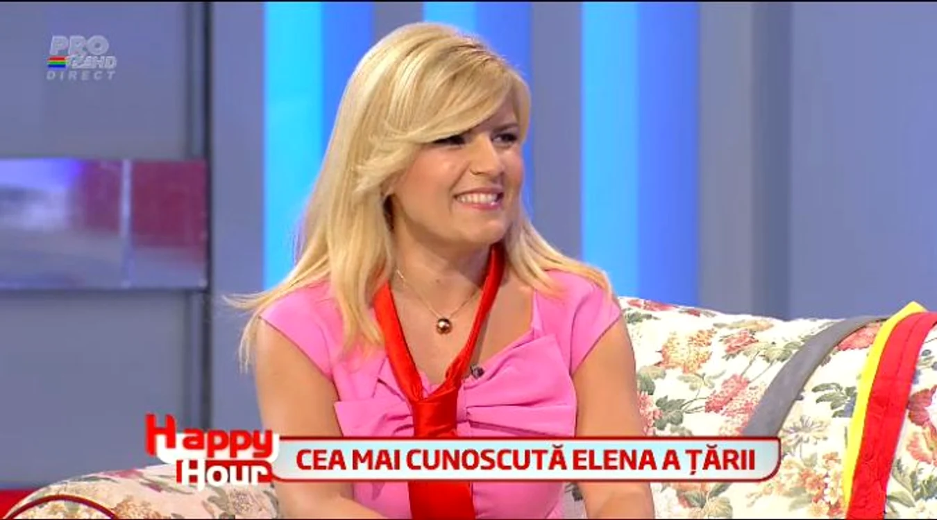Elena Udrea a acceptat cu greu să poarte o cravată roşie (captură: PRO TV)