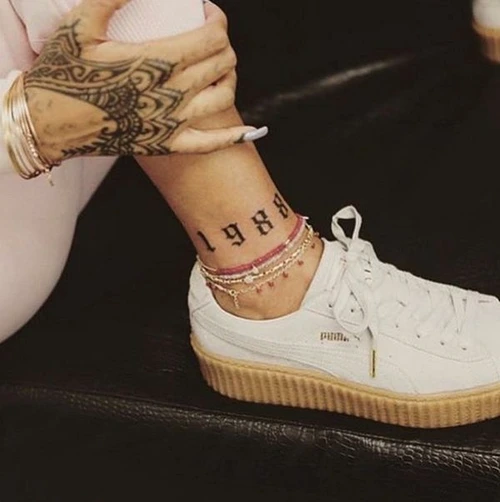 Şi-a tatuat o pereche de ochi pe pleoape