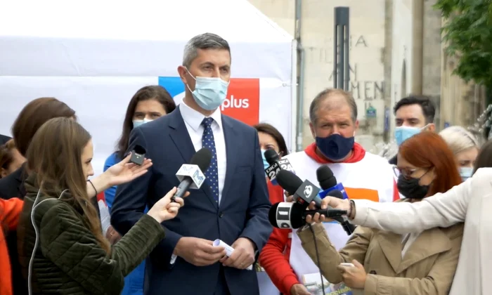 USR PLUS a lansat campania „Ne vaccinăm şi scăpăm”, prin care este promovată vaccinarea împotriva COVID-19. FOTO: Captură Video