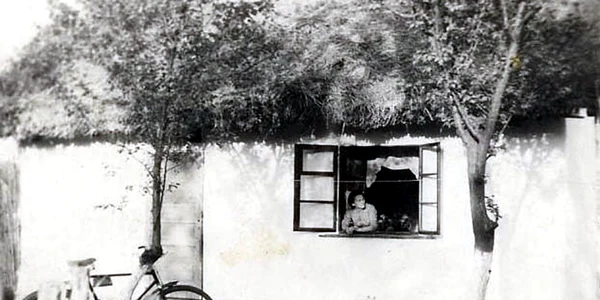 Casa din Valea Calmatui, satul unde a avut domiciliu obligatoriu Corneliu Coposu Colectie Memorialul Sighet jpg