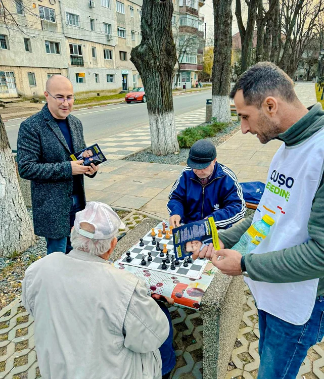 Daniel Ene, la o acțiune electorală. FOTO Facebook Daniel Ene