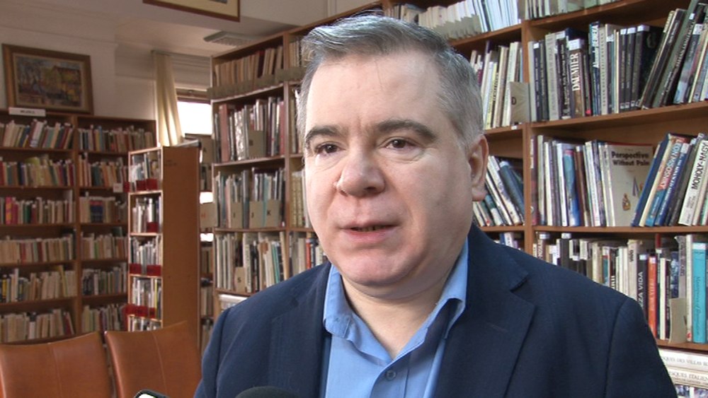 Ce citesc oamenii de Ziua Națională a Lecturii. Concurența dintre biblioteci și librării